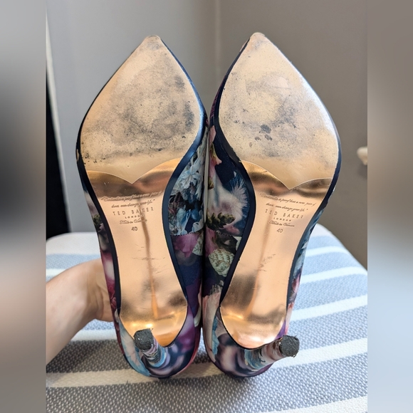 Ted Baker stilettos in pink and blue floral satin EU 40 / US 9 - Picture 6 of 9